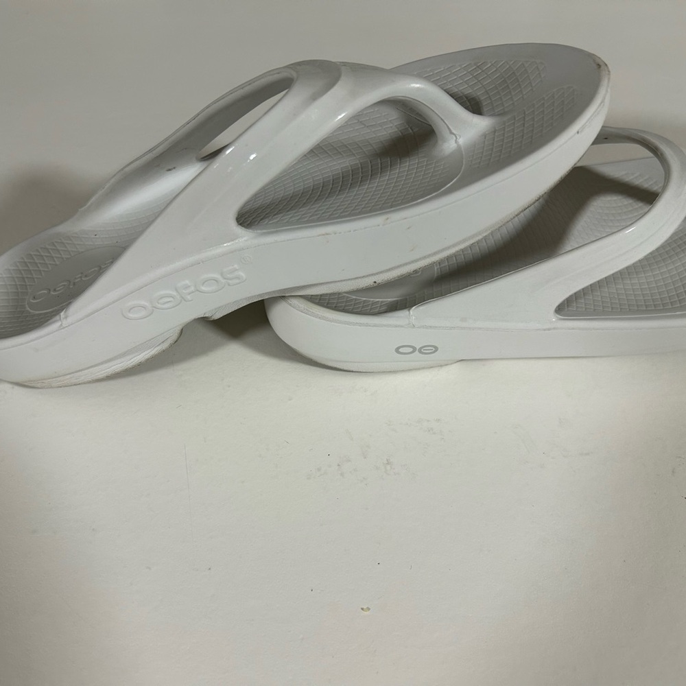 OOFOS Women's OOlala White Sandals - Picture 3 of 7
